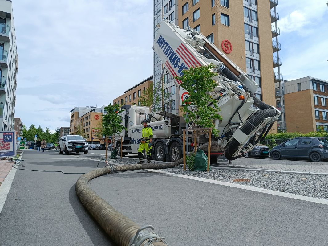 Supersuger / vakumlaster / sugegraver m/operatør